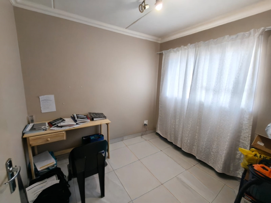 2 Bedroom Property for Sale in Geelhoutpark North West